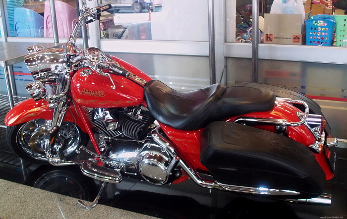 Bild Bikes Harley rot ausstellung